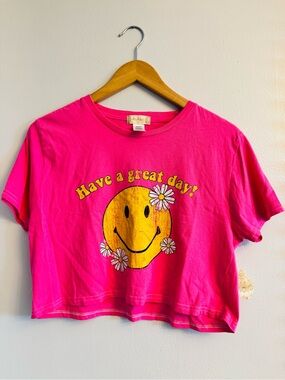 Altar’d State NWT “Have a Great Day” Smiley Daisy Graphic Crop Tee Hot Pink‎ S